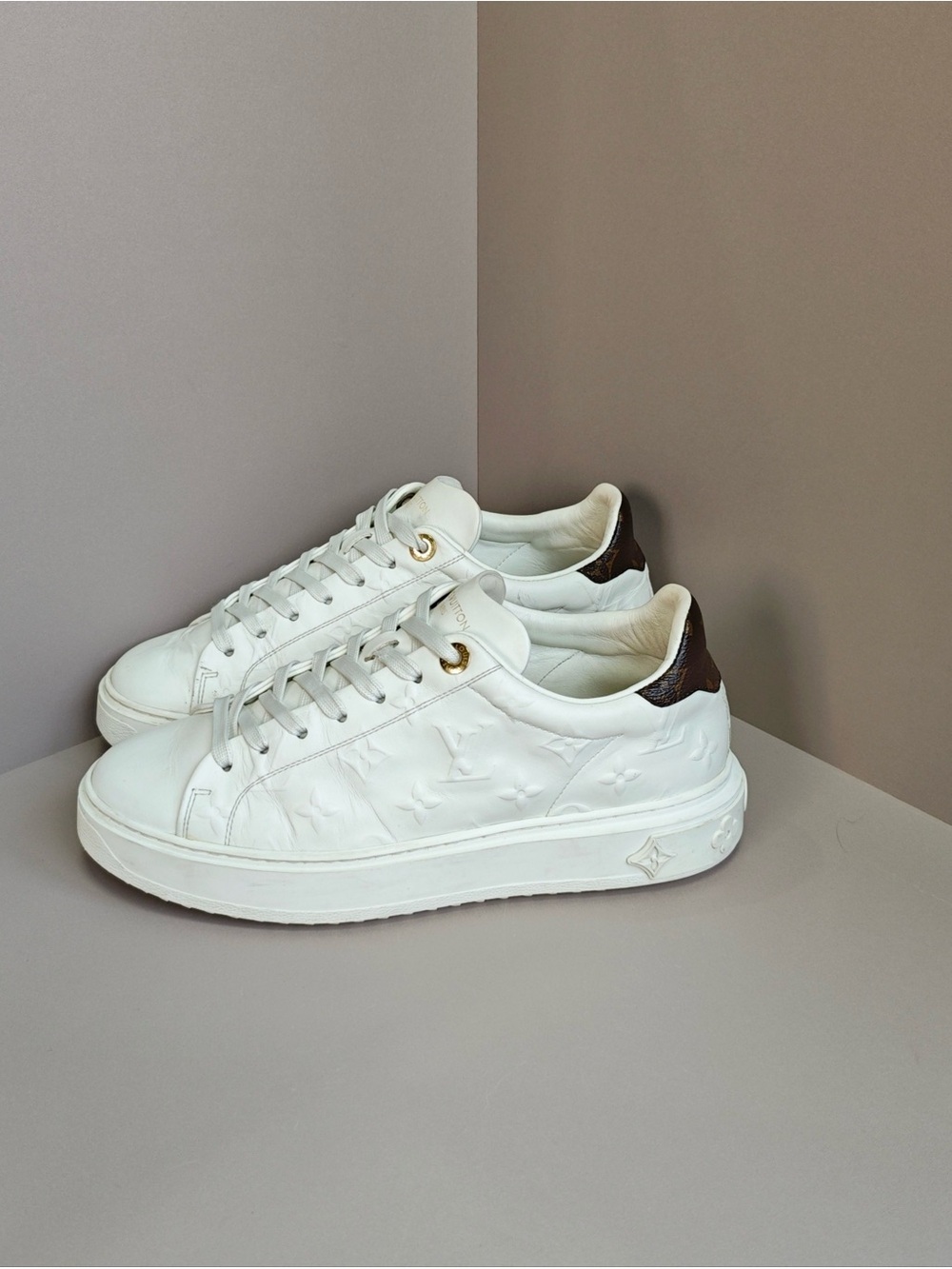 Louis Vuitton White Leather Low-Top Sneakers with Brown Heel Tab